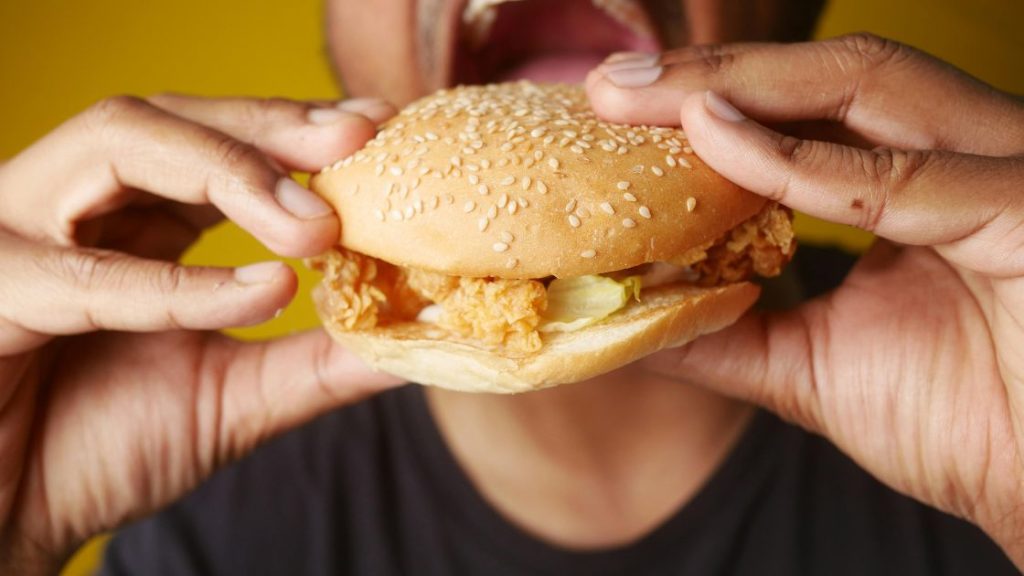 Recognizing Symptoms and Warning Signs of Bulimia in Teens